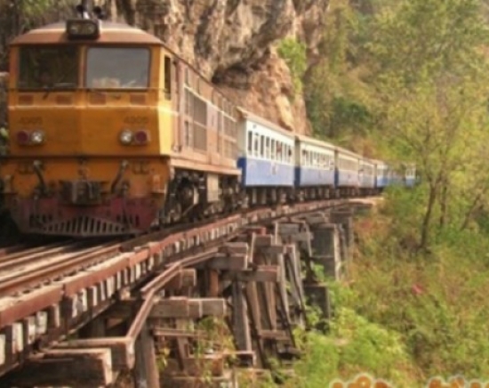 貸切！『カンチャナブリ泰緬鉄道の旅「戦場にかける橋」をスピードボートと鉄道乗車で巡るツアー』